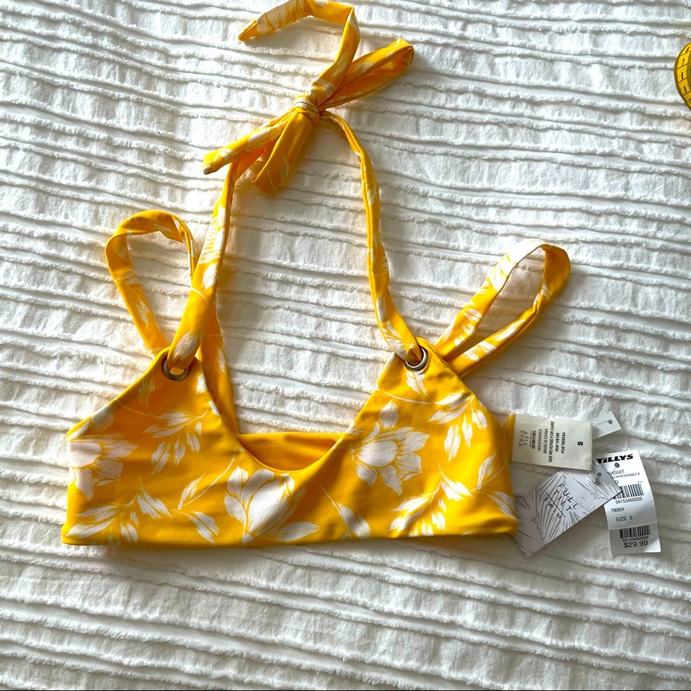 ❤️ NWT Reversible Bikini Top - S